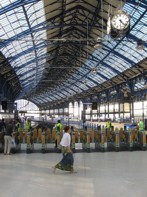 Ticket barriers at Brighton railway station. Photograph by Simon Carey, CC BY-SA 2.0; taken in 2011.