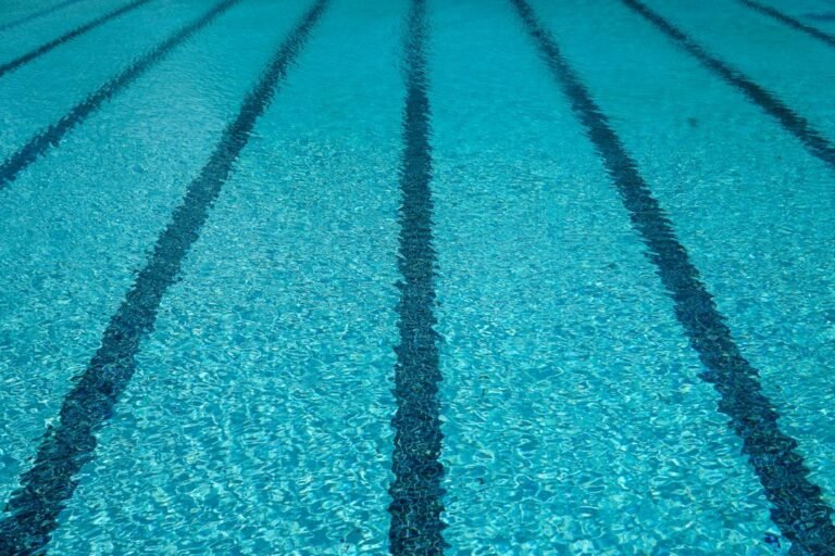 Directory illustration swimming pool 1 768x512