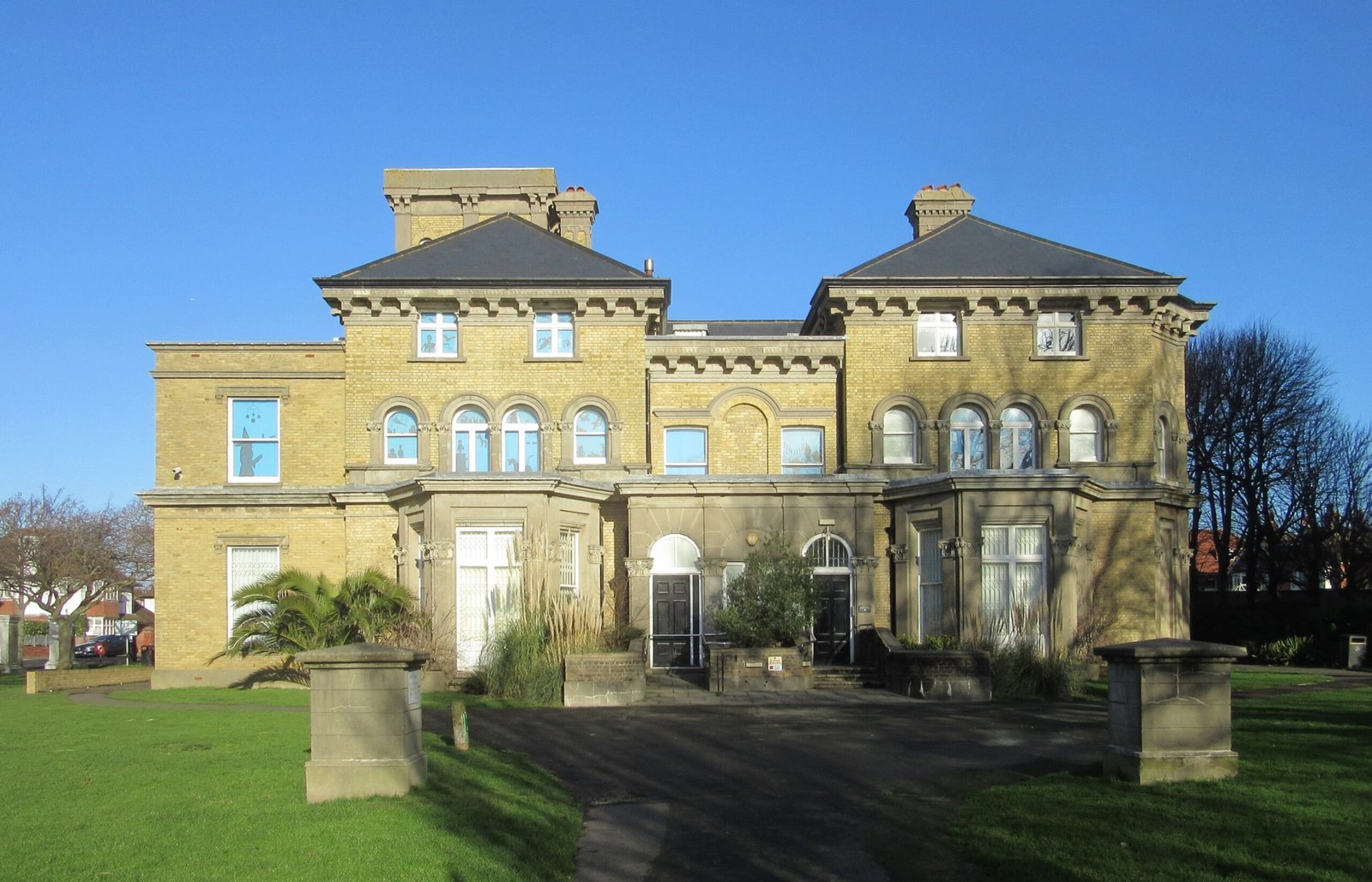 Archive photograph of Hove Museum on New Church Road, taken 2 January 2017 by Hassocks5489.